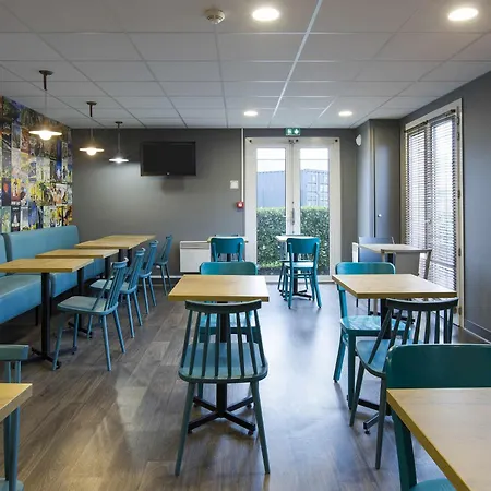 F1 Lyon Genay Отель *